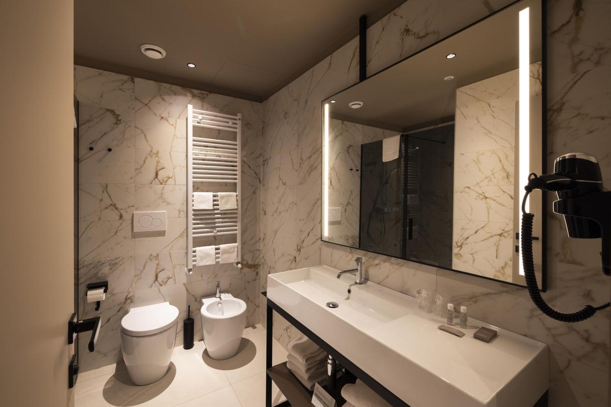 Joy 124 Hotel Milano Bagian luar foto