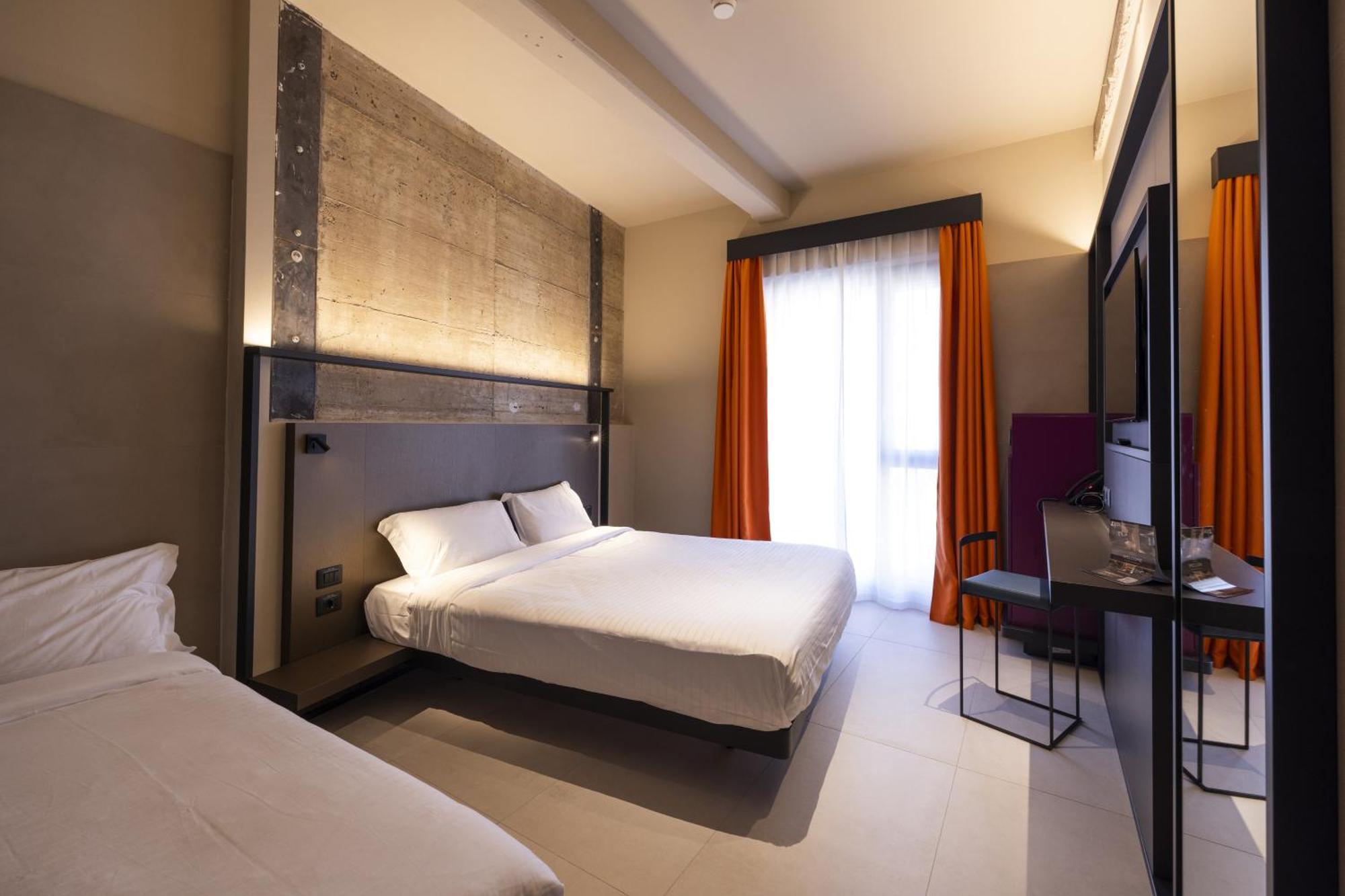 Joy 124 Hotel Milano Bagian luar foto